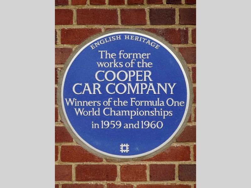 V roce 2018 byla na dům v Surbitonu díky organizaci English Heritage umístěna pamětní deska připomínající společnost Cooper Car Company.