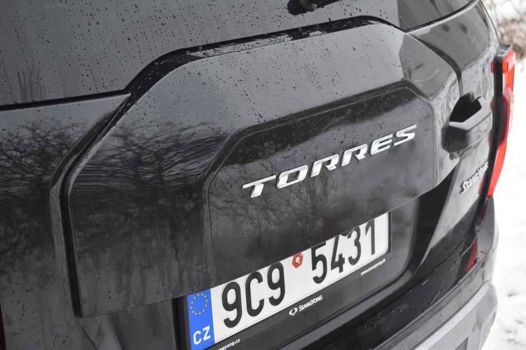 A opět zbytečný prvek na zadních dveřích