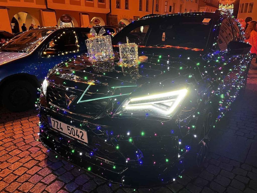 Start Vánoční jízdy na Velkém náměstí v Kroměříži, 17. prosince 2023.