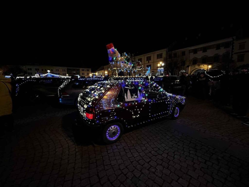 Start Vánoční jízdy na Velkém náměstí v Kroměříži, 17. prosince 2023.