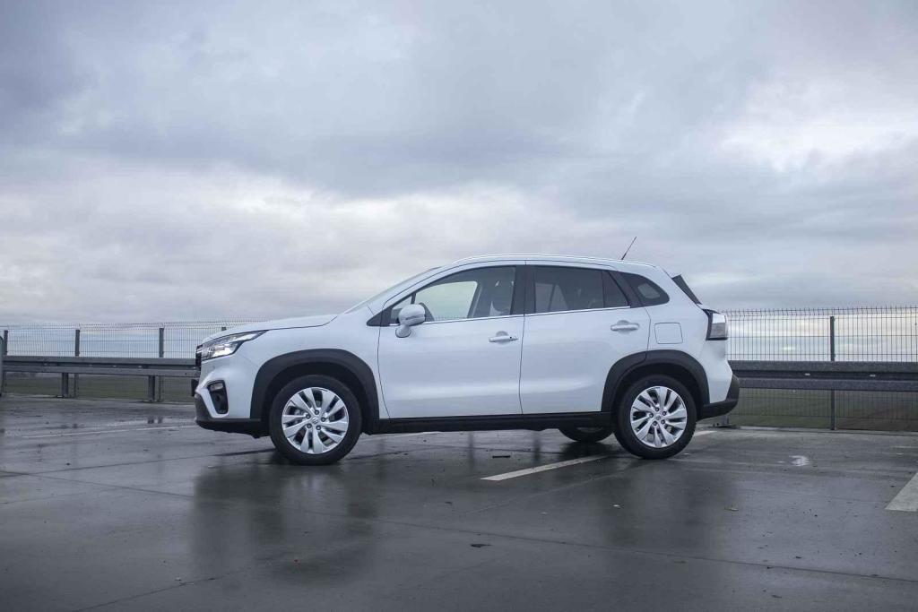 S délkou 4300 mm a šířkou 1785 mm je S-Cross příjemně kompaktní SUV.