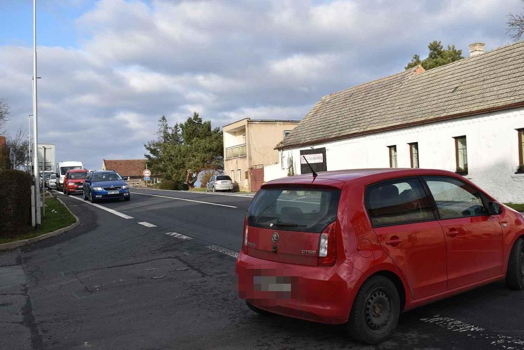 U Lotouše bude z dvouproudé silnice za dva roky dálnice. Úsek je velmi nebezpečný. Každoročně se zde stane několik tragických nehod. Foto: Deník/ Kateřina Nič Husárová