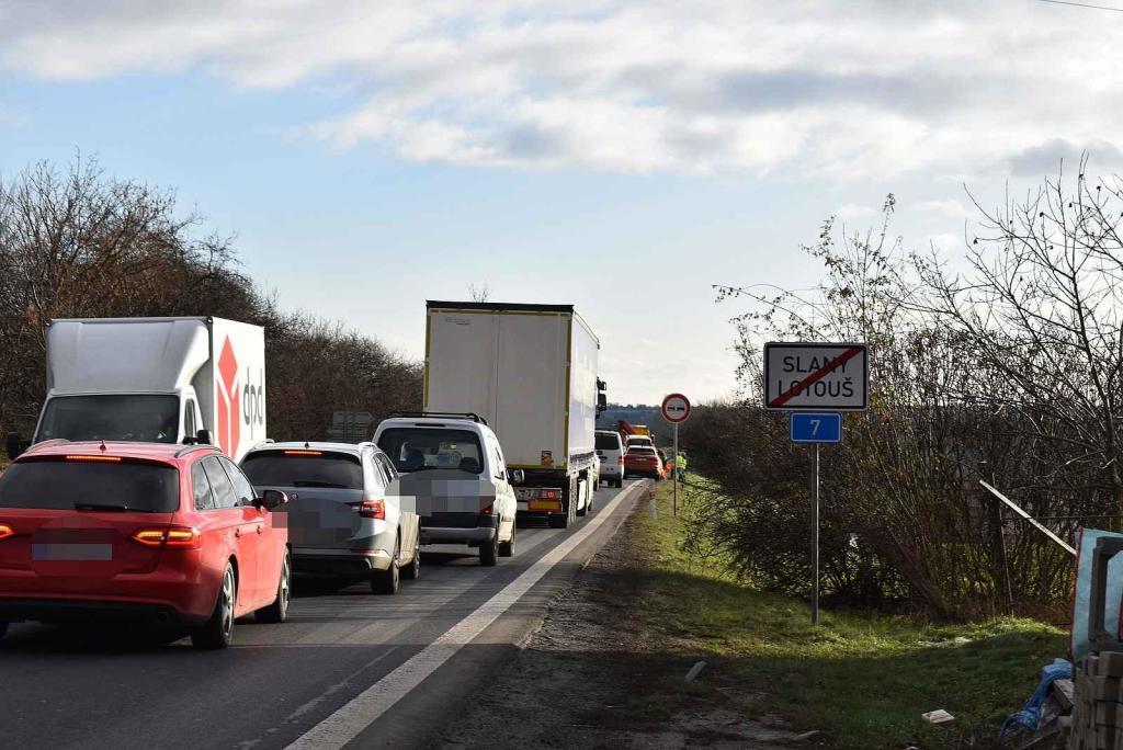 U Lotouše bude z dvouproudé silnice za dva roky dálnice. Úsek je velmi nebezpečný. Každoročně se zde stane několik tragických nehod. Foto: Deník/ Kateřina Nič Husárová
