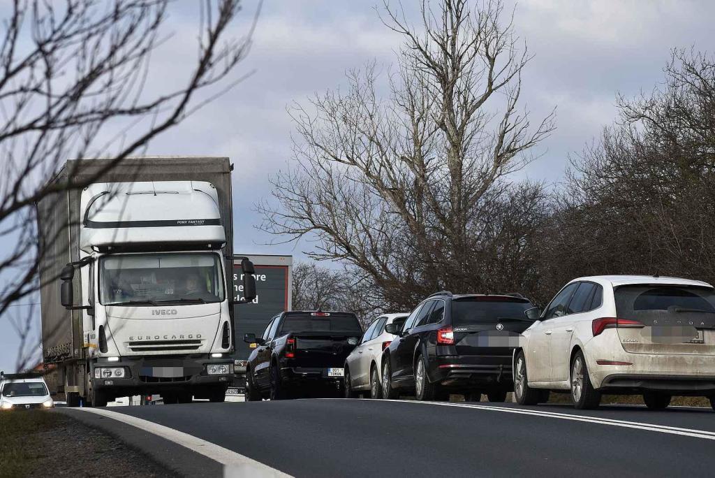 U Lotouše bude z dvouproudé silnice za dva roky dálnice. Úsek je velmi nebezpečný. Každoročně se zde stane několik tragických nehod. Foto: Deník/ Kateřina Nič Husárová