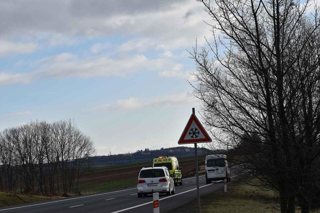 U Lotouše bude z dvouproudé silnice za dva roky dálnice. Úsek je velmi nebezpečný. Každoročně se zde stane několik tragických nehod. Foto: Deník/ Kateřina Nič Husárová