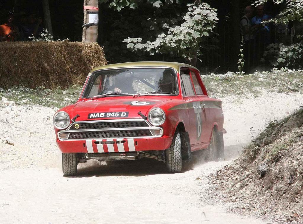 Ford Lotus Cortina MK I na trati rallye historických vozů. Foto: Wikimedia Commons, Brian Snelson, CC BY 2.0