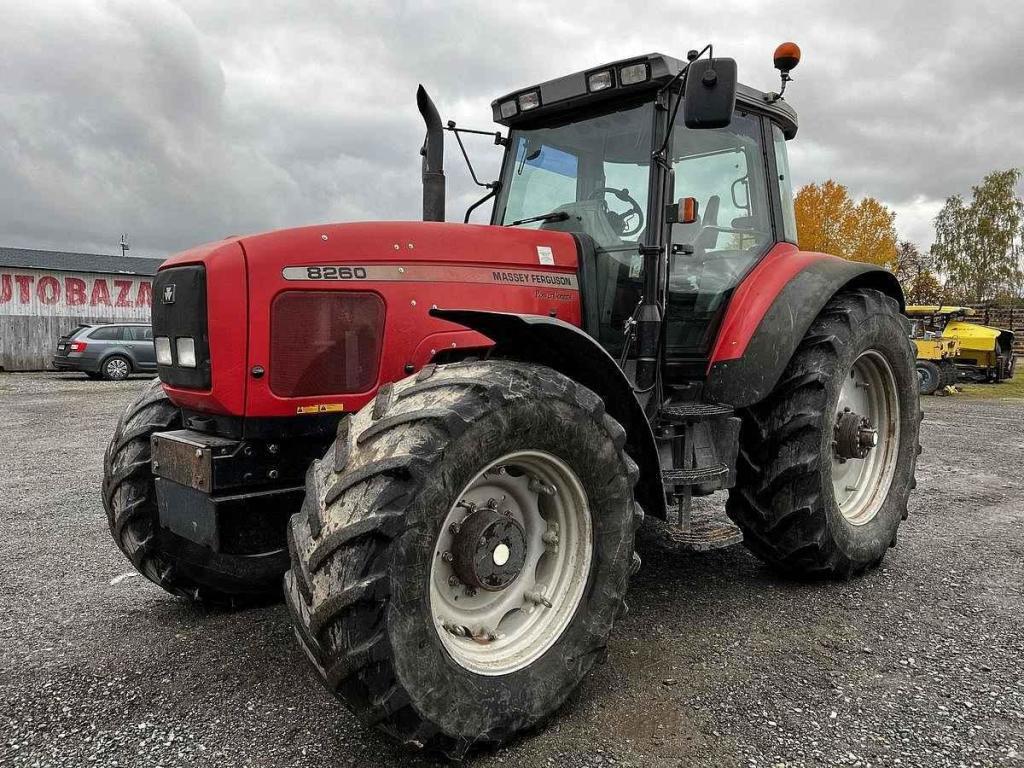 Traktor Massey Ferguson 4x4.