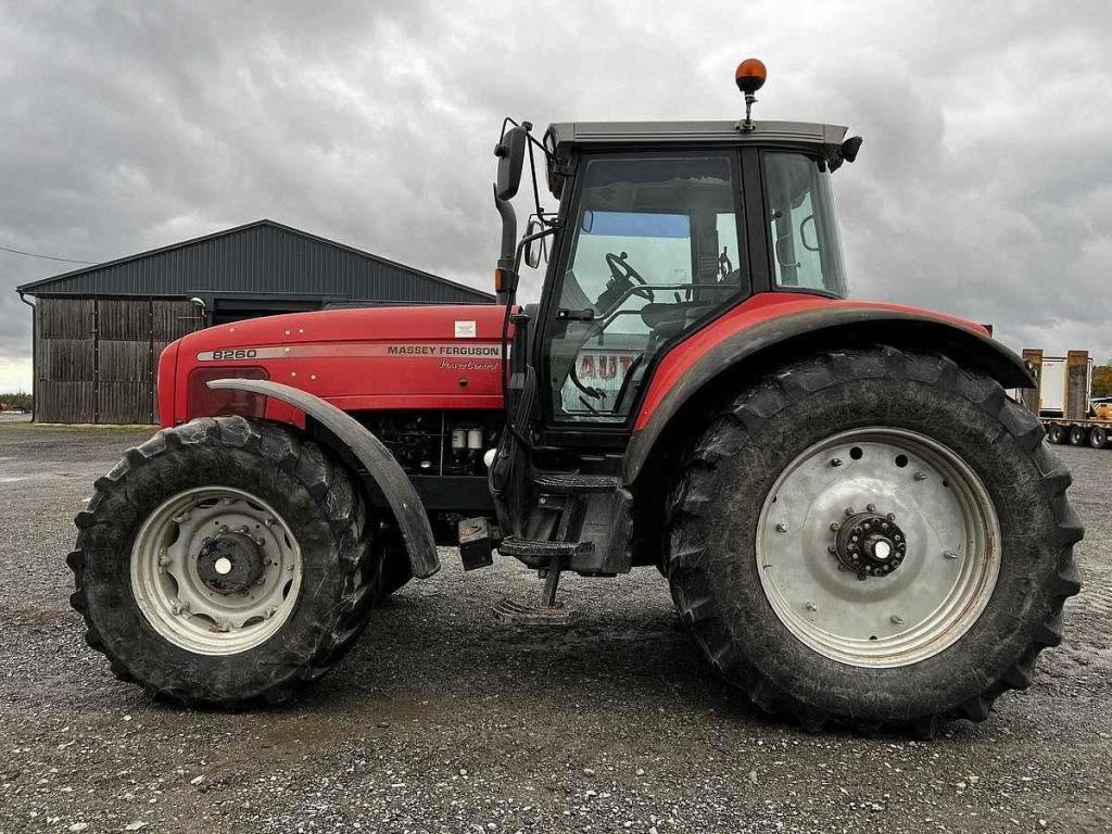 Traktor Massey Ferguson 4x4.