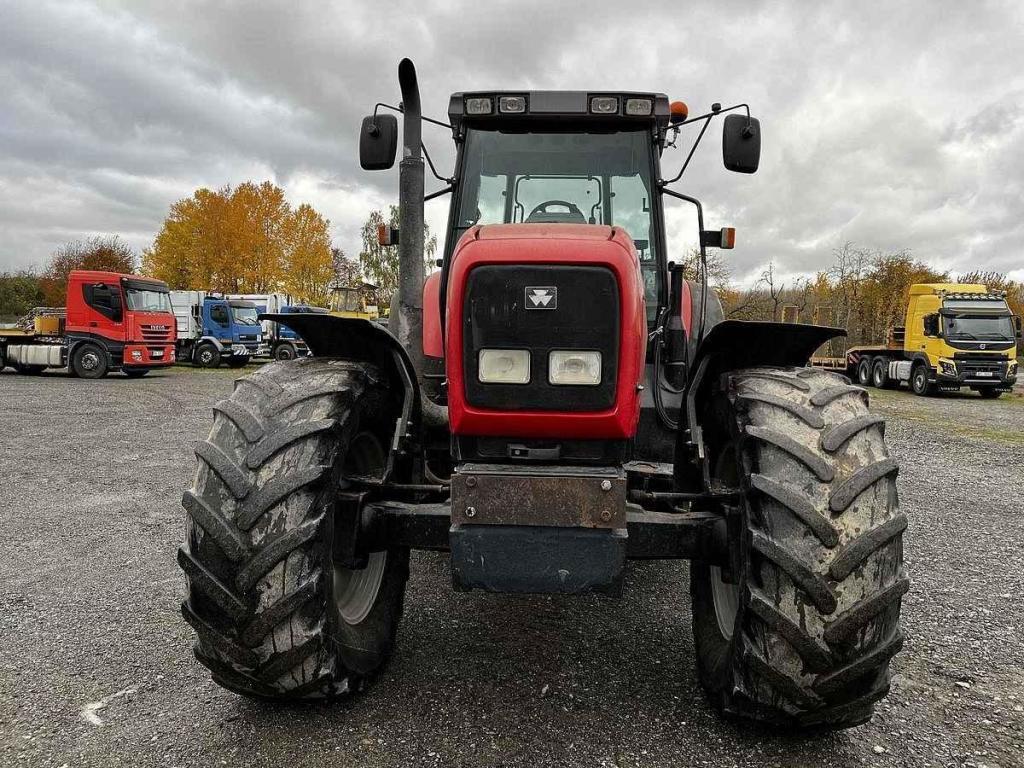 Traktor Massey Ferguson 4x4.