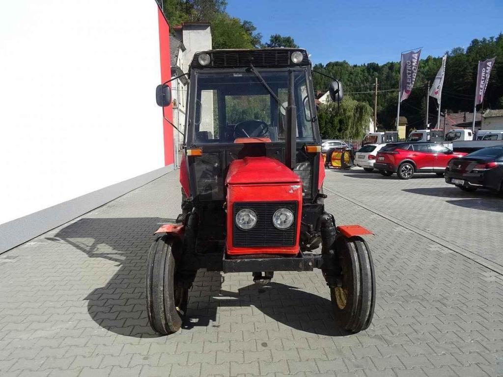 Traktor Zetor 7011.