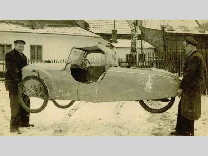 Naopak toto je vůbec první tříkolka bratří Stránských