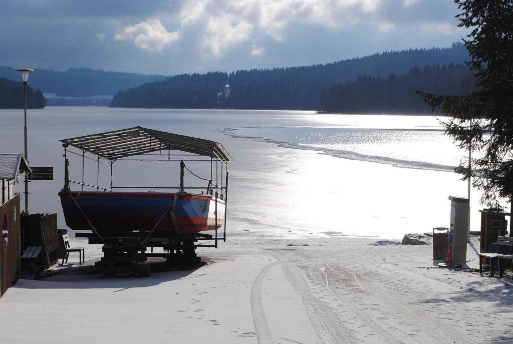 Zamrzlé Lipno ve Frymburku 19. ledna 2024.