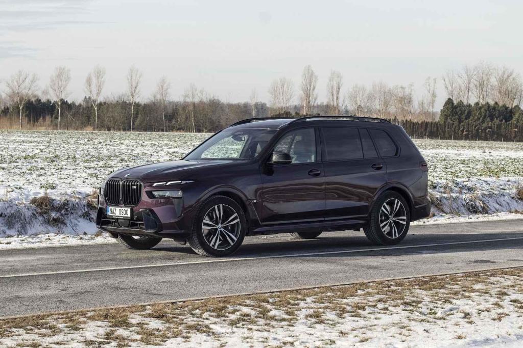 Na délku BMW X7 přesahuje 5 metrů.