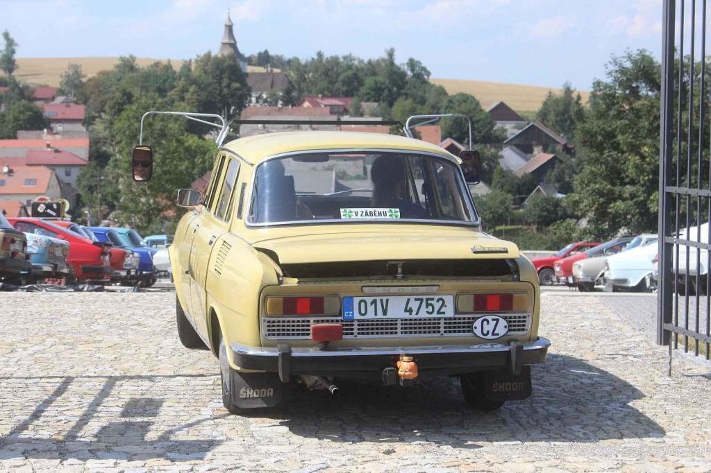 Chlazení motoru nebylo ideální, a tak se v horku často cestovalo s otevřeným zadním víkem