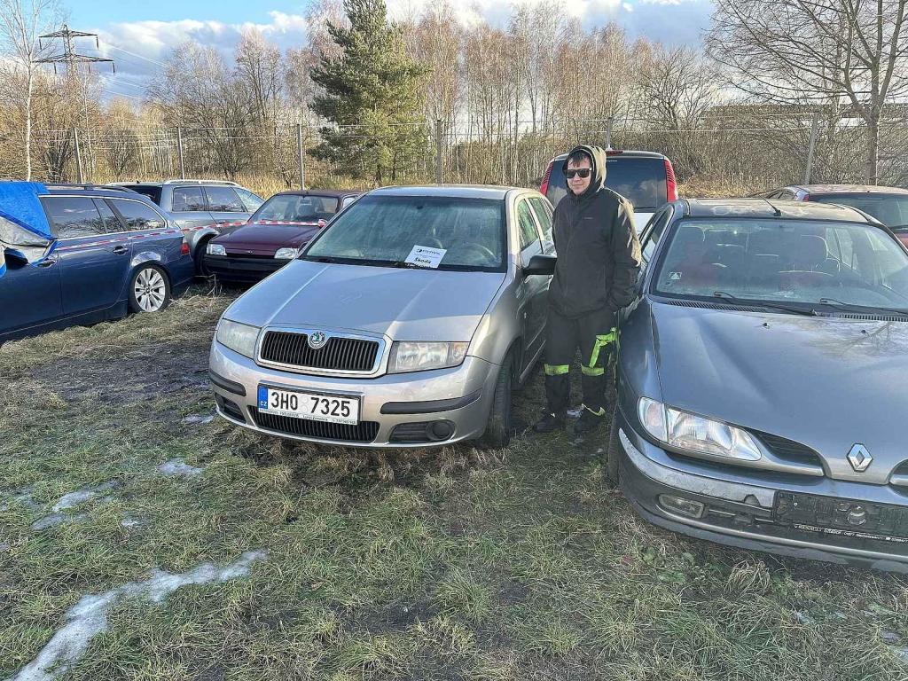 Středeční dražba autovraků v České Lípě.