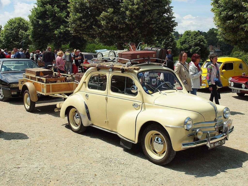 Renault 4CV byl prvním francouzským vozem s více než milionem vyrobených kusů. Zároveň se stal prvním západním osobním automobilem dováženým do někdejšího socialistického Československa. Foto: Wikimedia Commons, François Goglins, CC BY-SA 4.0