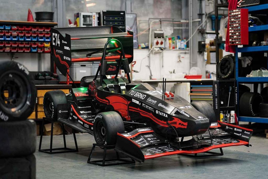 Studentský tým TU Brno Racing je nejlepší mezi českými formulemi. Na snímku Dragon e3.