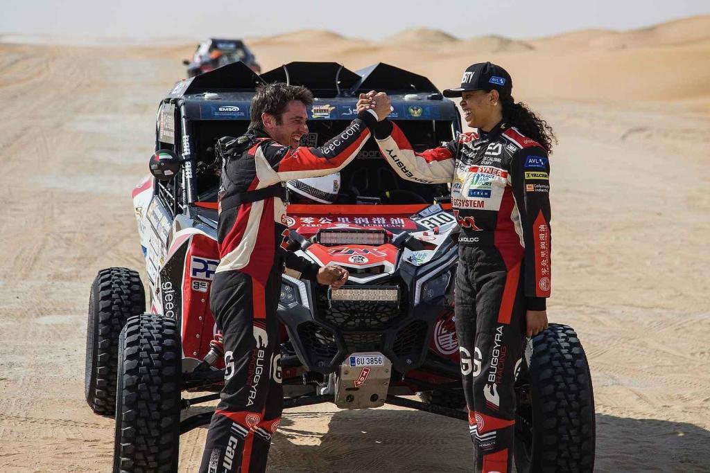 Talentovaná Aliyyah Koloc zářila na Abu Dhabi Desert Challenge. Dojela třetí! Foto: Buggyra media