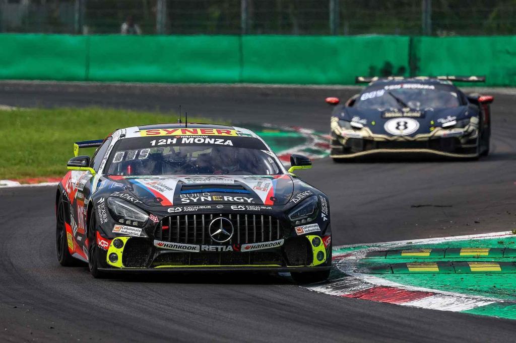 Trio David Vršecký, Adam Lacko a Aliyyah Koloc dokázalo dovézt svůj speciál Mercedes AMG GT4 na třetí místo v kategorii GT4. Foto: Buggyra Racing