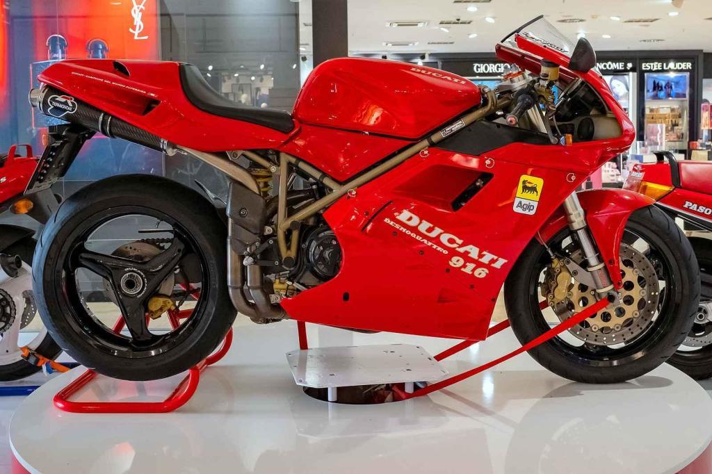 Výstava motocyklů Ducati v OC Arkády Pankrác.