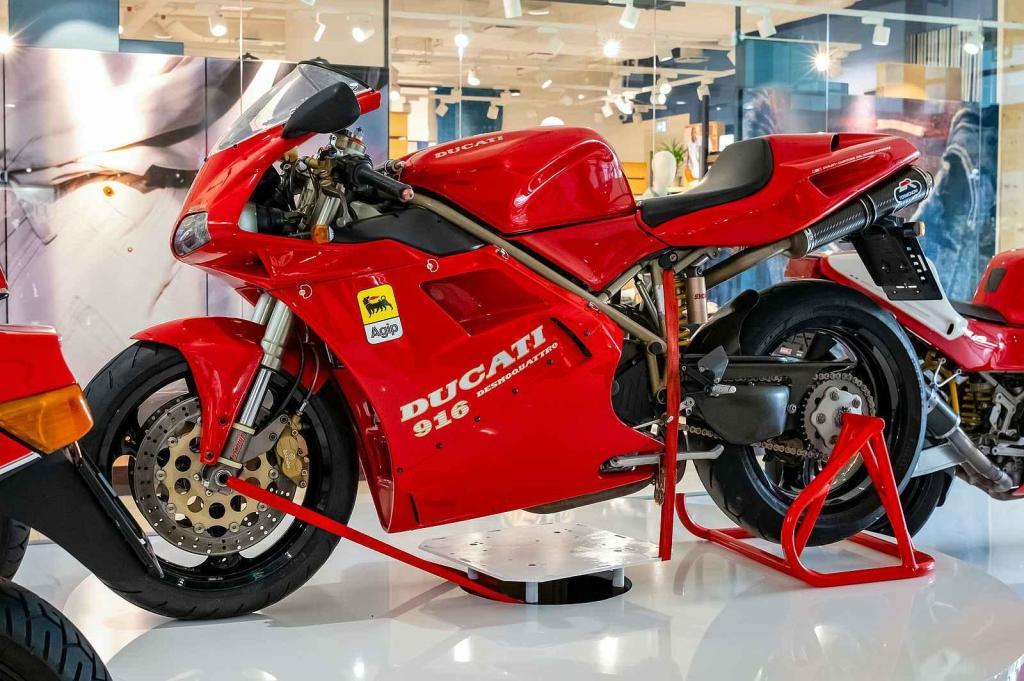 Výstava motocyklů Ducati v OC Arkády Pankrác.
