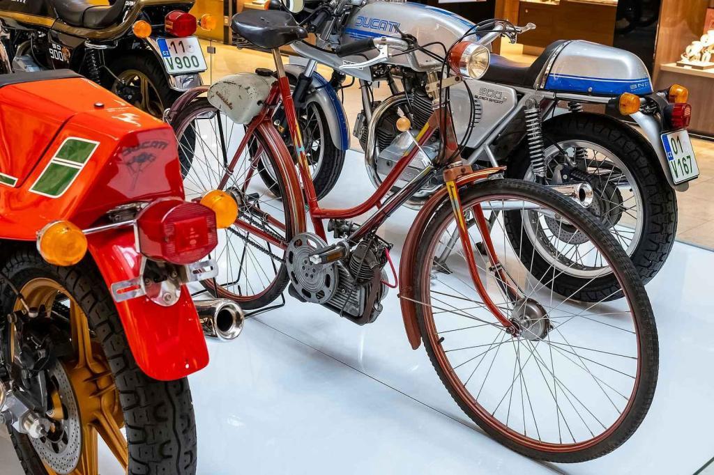 Výstava motocyklů Ducati v OC Arkády Pankrác.