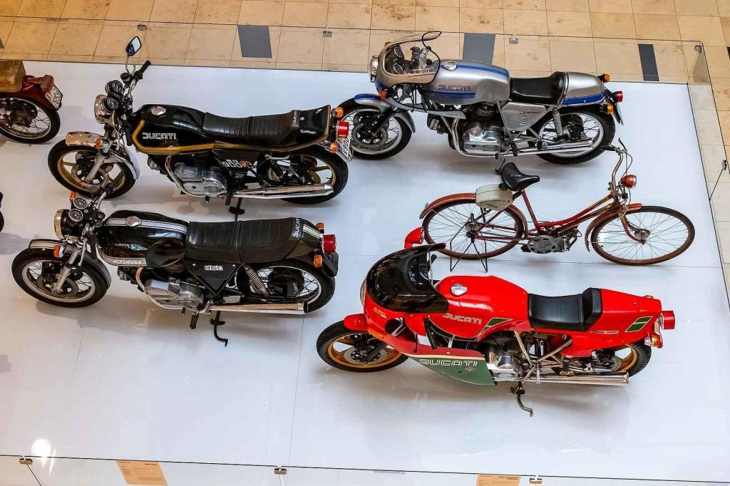 Výstava motocyklů Ducati v OC Arkády Pankrác.