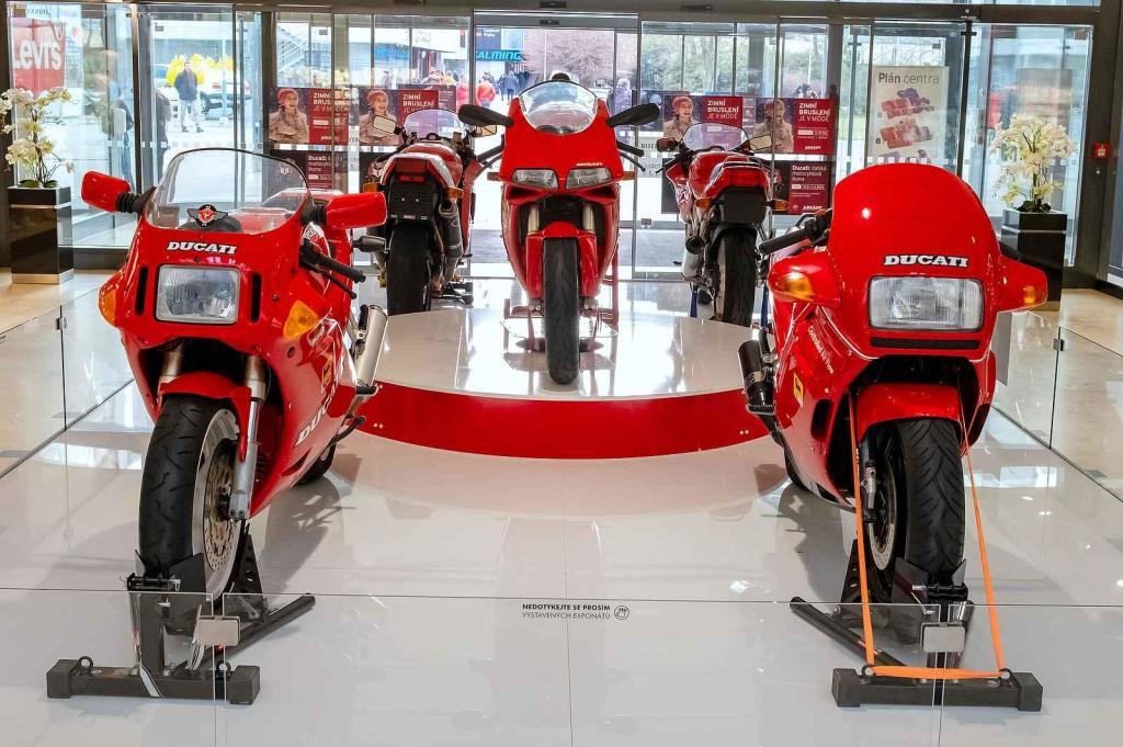 Výstava motocyklů Ducati v OC Arkády Pankrác.