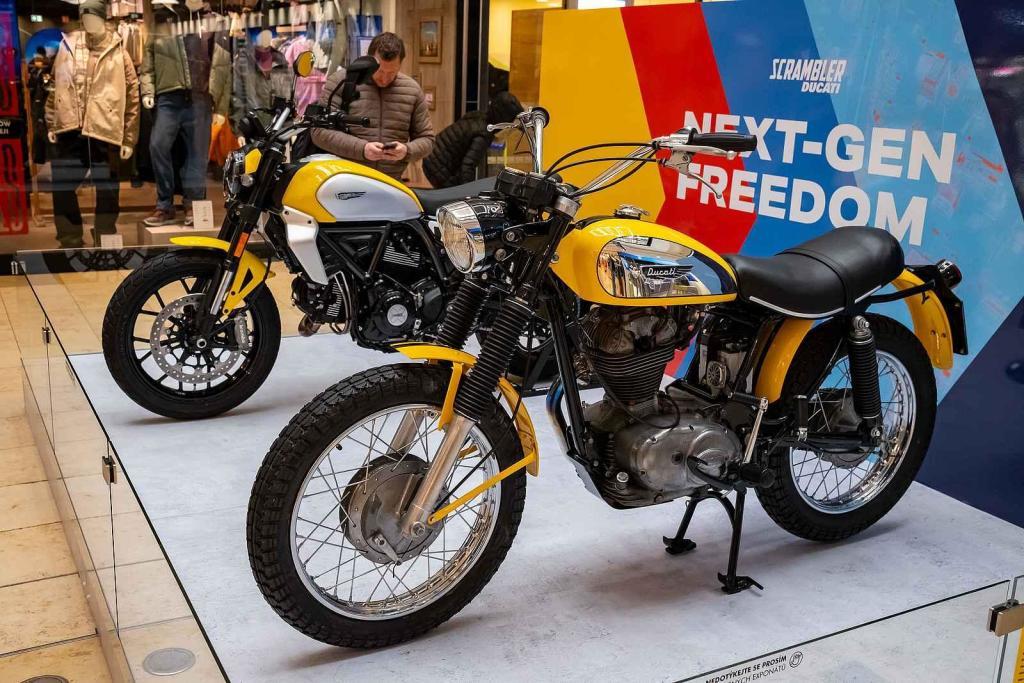 Výstava motocyklů Ducati v OC Arkády Pankrác.