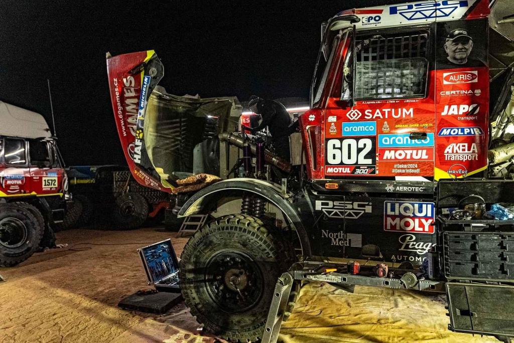 Automechanik Robert Morávek pracoval na letošním Dakaru.