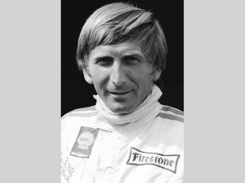 Britský závodník Derek Bell v roce 1970.