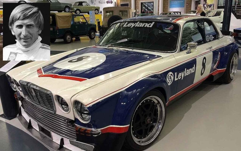 Legendární závodník Derek Bell se v roce 1977 představil s Jaguarem XJ12 C při Grand Prix Brna.