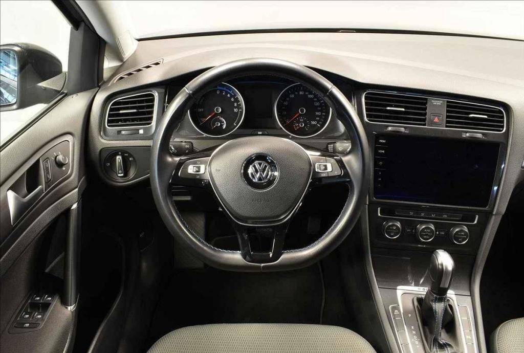 Volkswagen e-Golf.