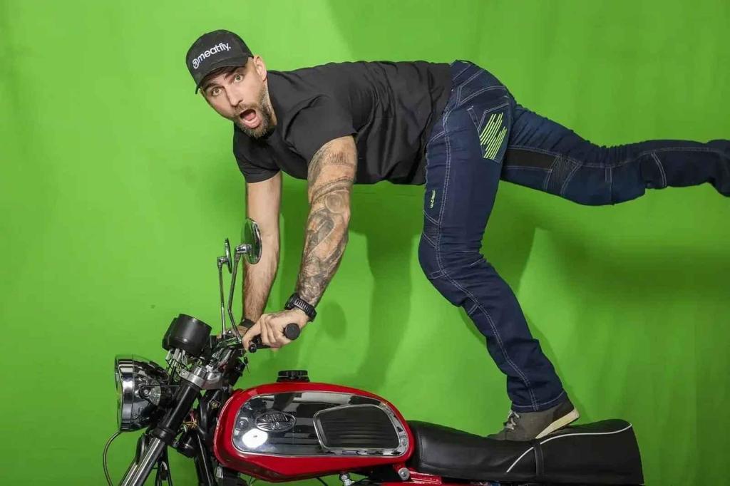 Známé tváře z motosportu se potkaly na focení vizuálu pro Motosalon.