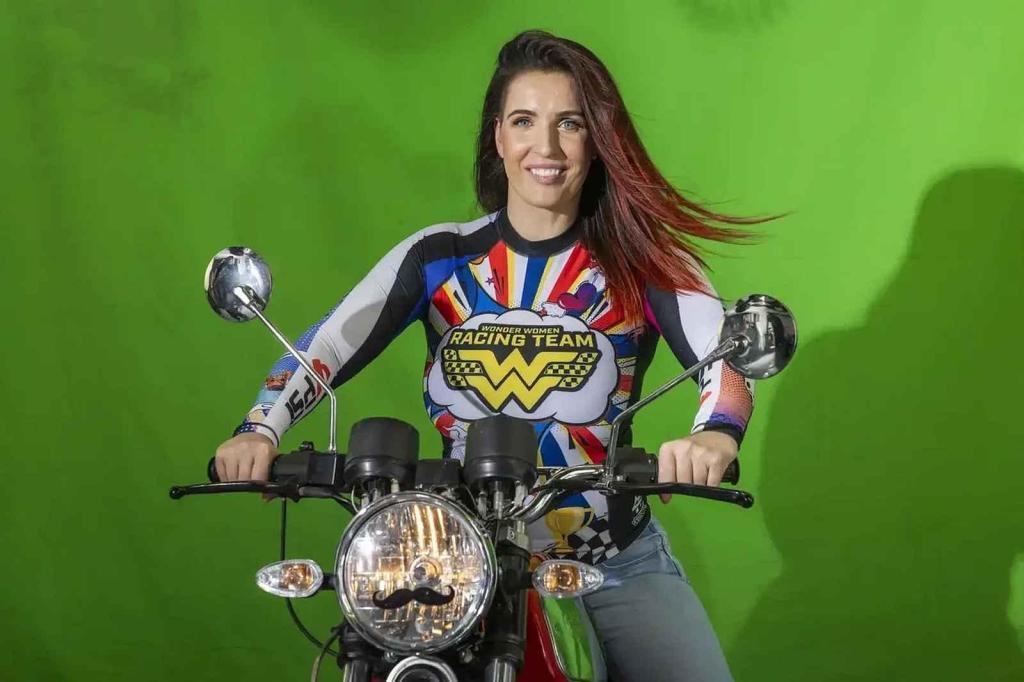 Známé tváře z motosportu se potkaly na focení vizuálu pro Motosalon.