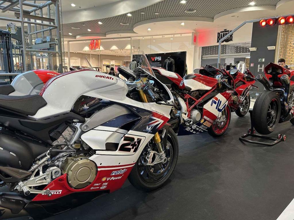 Do Ostravy zavítala výstava motorek Ducati. Březen 2024.