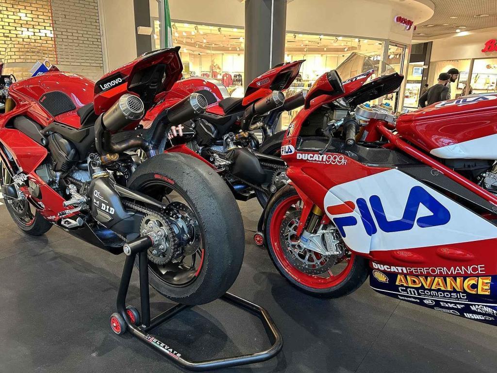 Do Ostravy zavítala výstava motorek Ducati. Březen 2024.