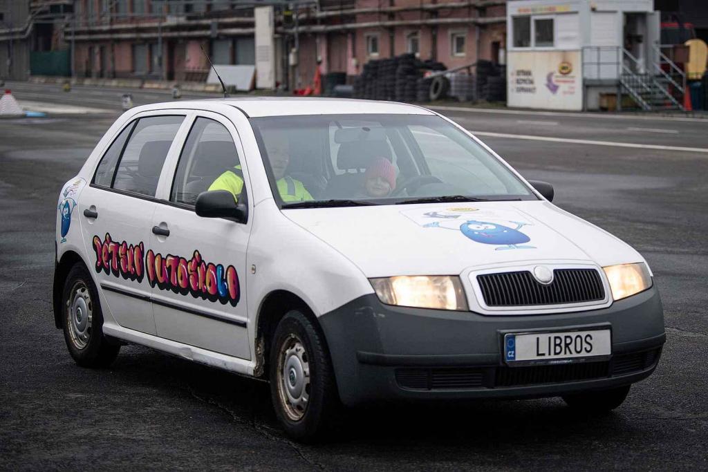Dětská autoškola pro nejmenší a mladé řidiče v polygonu Libros, 28. února 2024, Ostrava.