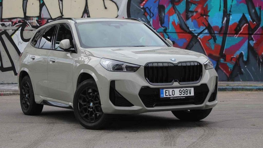 BMW X1 vsadilo na moderní design a tradiční jízdní vlastnosti