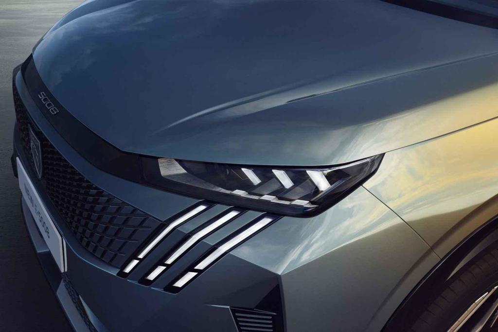 Peugeot E-5008