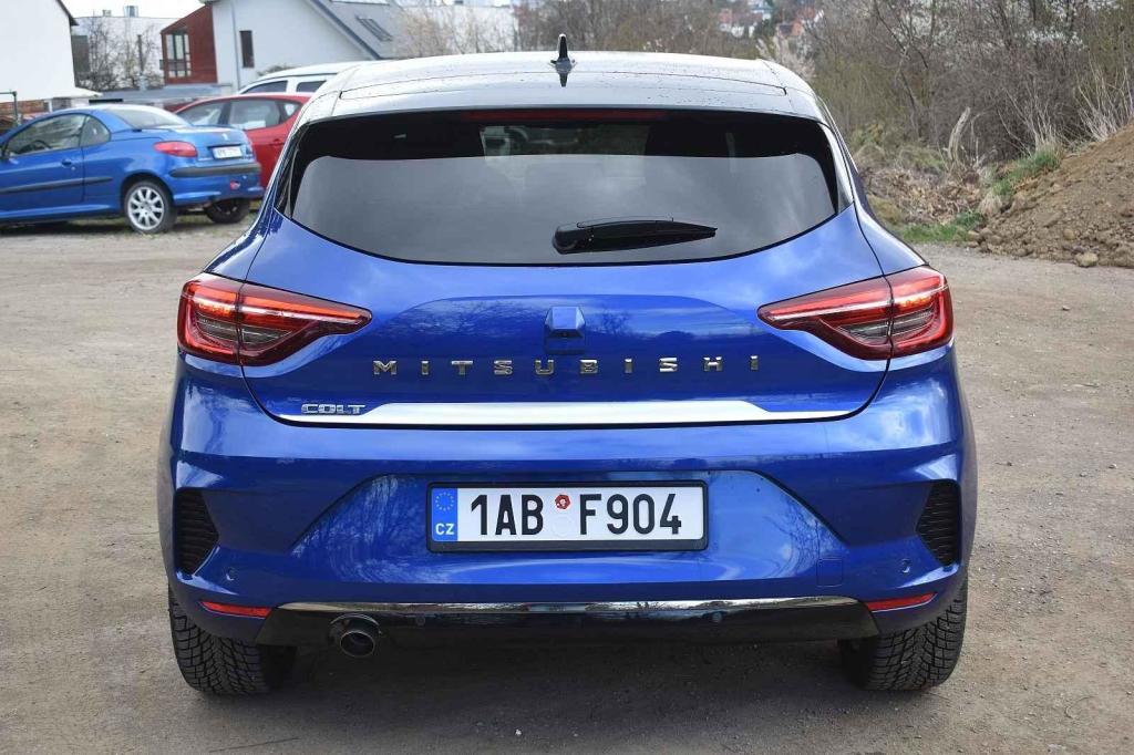 Na zádi si přečtete označení automobilky