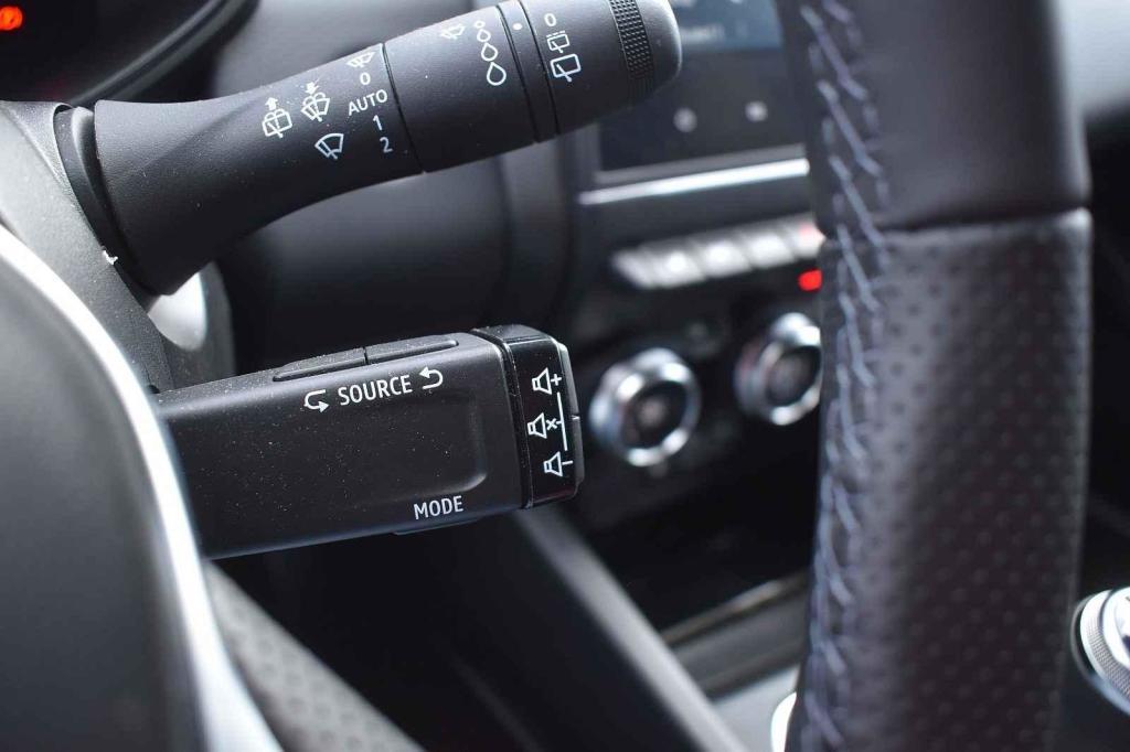 Zde je tradiční rozhlasová páčka Renaultu