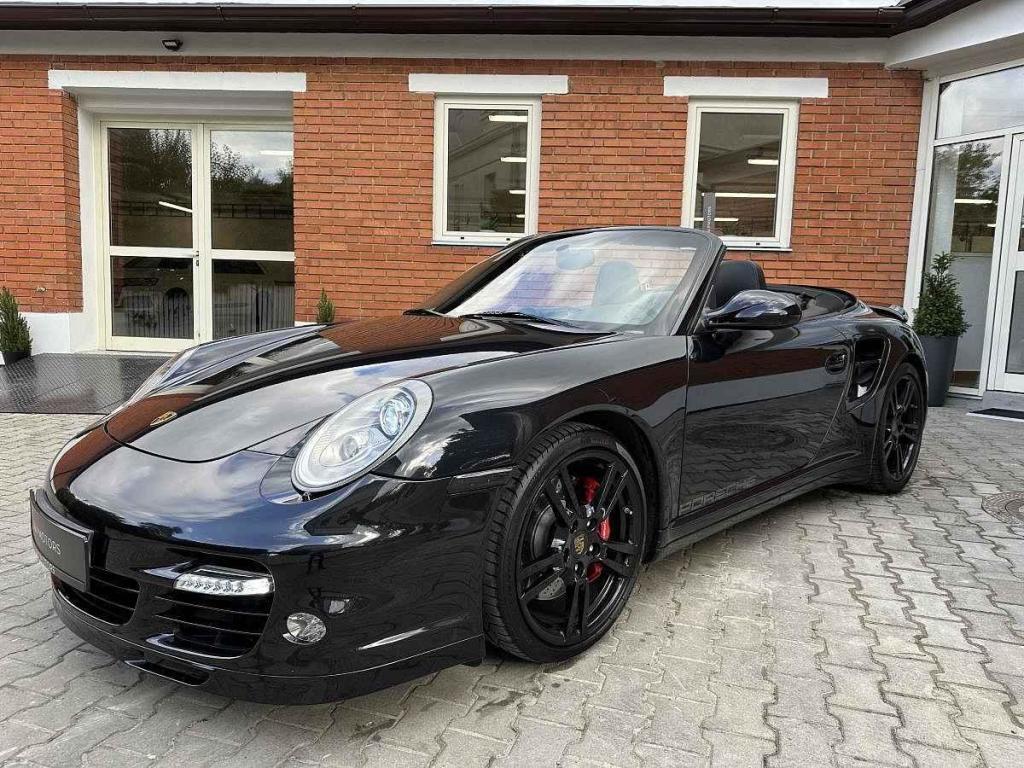Cena u Porsche 911 stoupla.