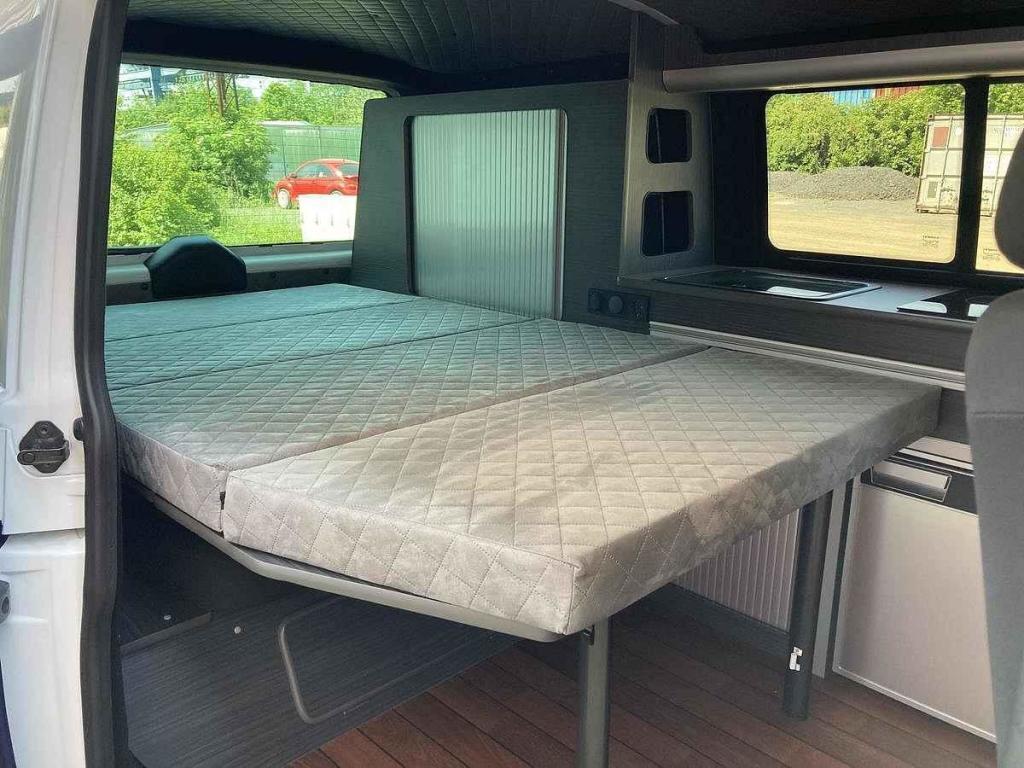 Volkswagen California T5 2.0TDi.
