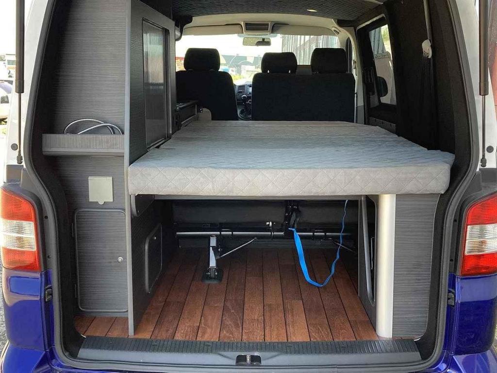 Volkswagen California T5 2.0TDi.