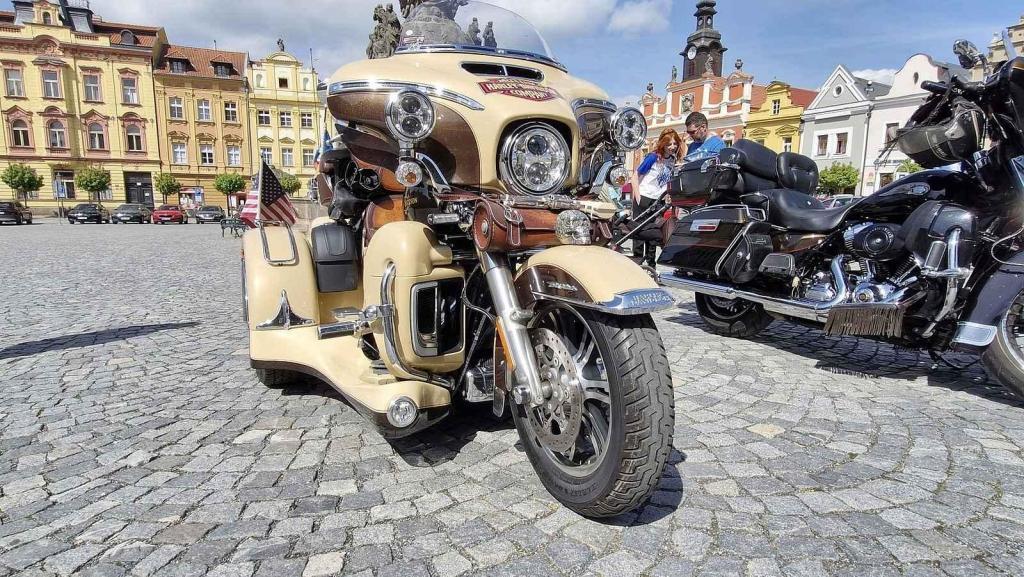 Motožehnání patří k tradicím vyznavačů silných strojů. O víkendu se ho zúčastnilo 120 motorek a sedm tříkolek.