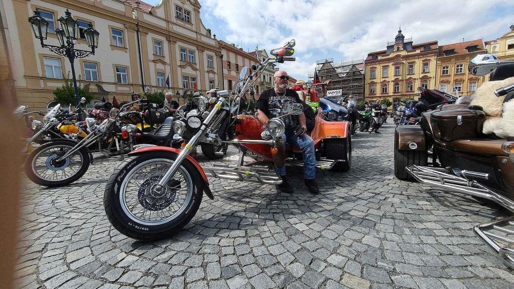 Motožehnání patří k tradicím vyznavačů silných strojů. O víkendu se ho zúčastnilo 120 motorek a sedm tříkolek.