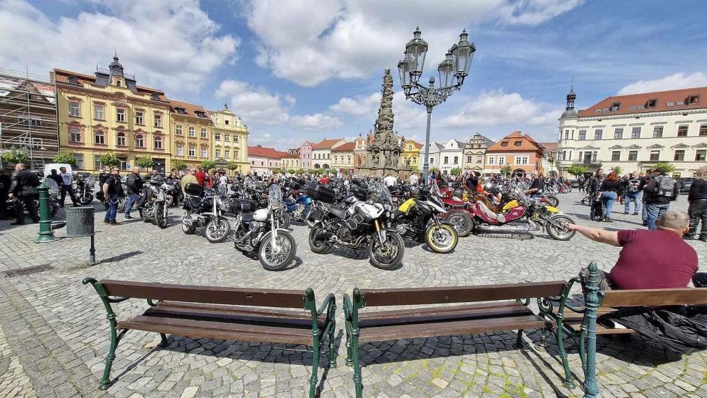 Motožehnání patří k tradicím vyznavačů silných strojů. O víkendu se ho zúčastnilo 120 motorek a sedm tříkolek.