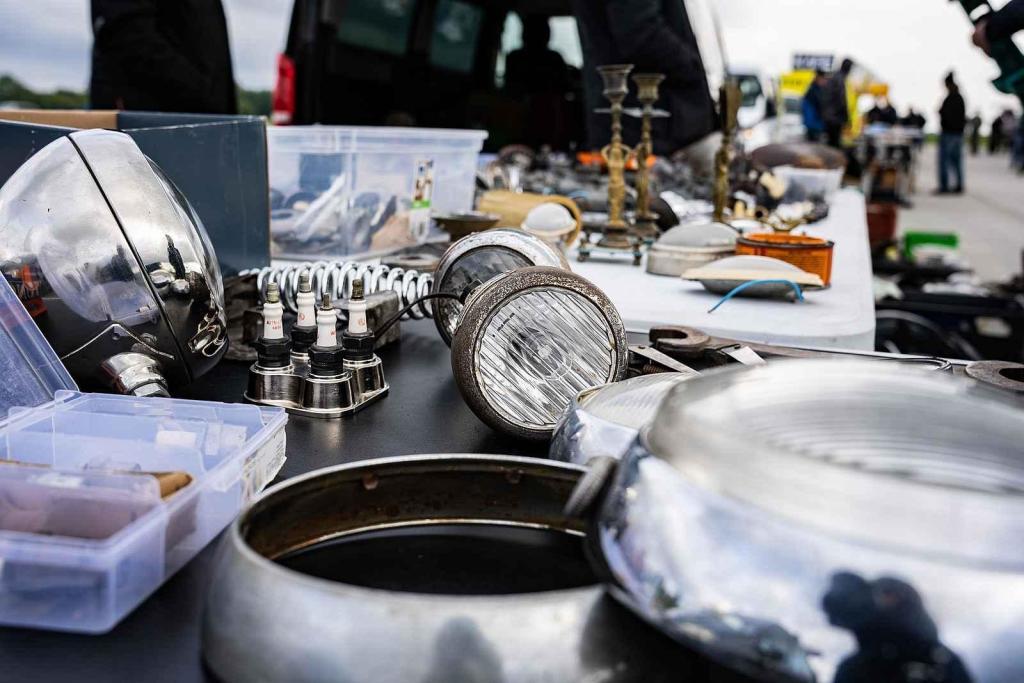 Tradiční auto, moto, hobby burza na vyškovském letišti.