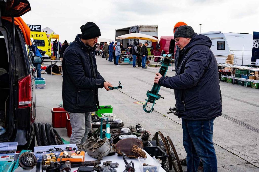 Tradiční auto, moto, hobby burza na vyškovském letišti.